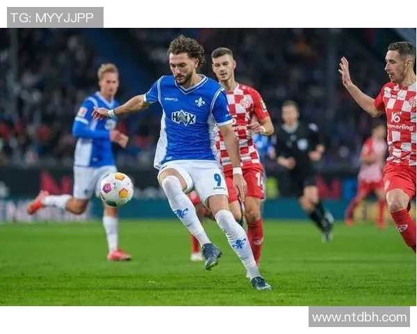 沙尔克04挑战拜仁，实力对阵火力，巅峰对决谁能胜出？